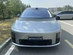 2025 Li Auto i8 Standard — фото 2