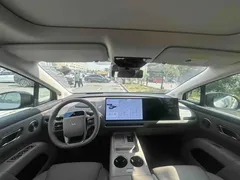 2025 Li Auto i8 Standard — фото 8