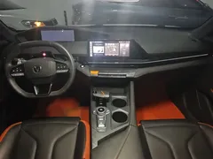 2023 Changan UNI-V 1.5T Premium, белый — фото 5