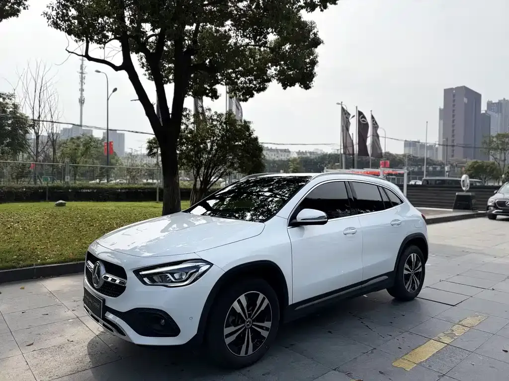 2023 Mercedes-Benz GLA 220
