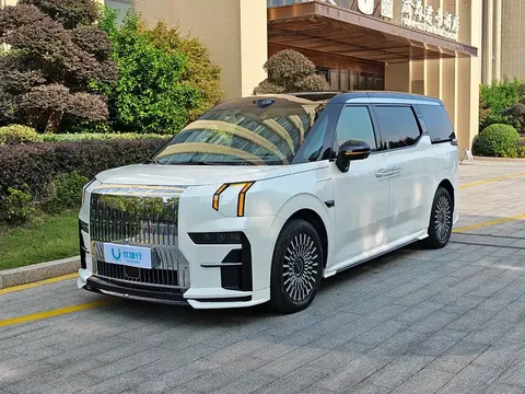 2024 Zeekr 009 7 seats 108kWh