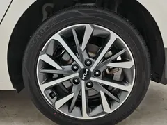 2021 Kia Cerato 1.5L CVT Fashion, белый — фото 15