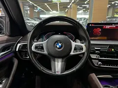 2021 BMW 5 Series 530Li Leading M Sport Package, чёрный — фото 2