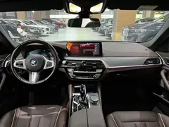 2021 BMW 5 Series 530Li Leading M Sport Package, чёрный — фото 5