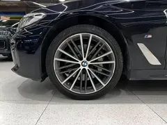2021 BMW 5 Series 530Li Leading M Sport Package, чёрный — фото 14
