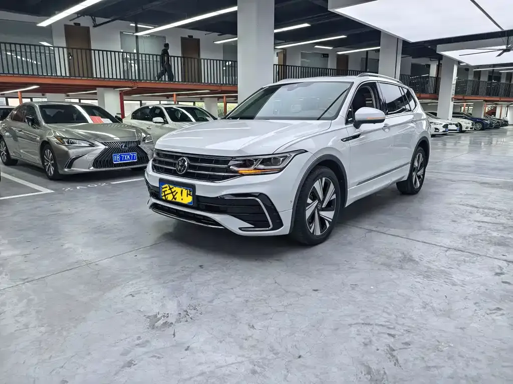 2023 Volkswagen Tiguan L 330TSI AT 2WD R-Line Flagship