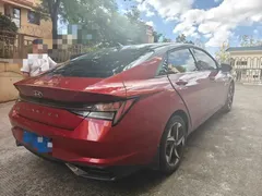 2022 Hyundai Elantra 1.5L CVT LUX Premium — фото 4