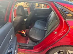 2022 Hyundai Elantra 1.5L CVT LUX Premium — фото 12
