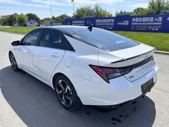2022 Hyundai Elantra 240TGDi DCT LUX Premium, белый — фото 12