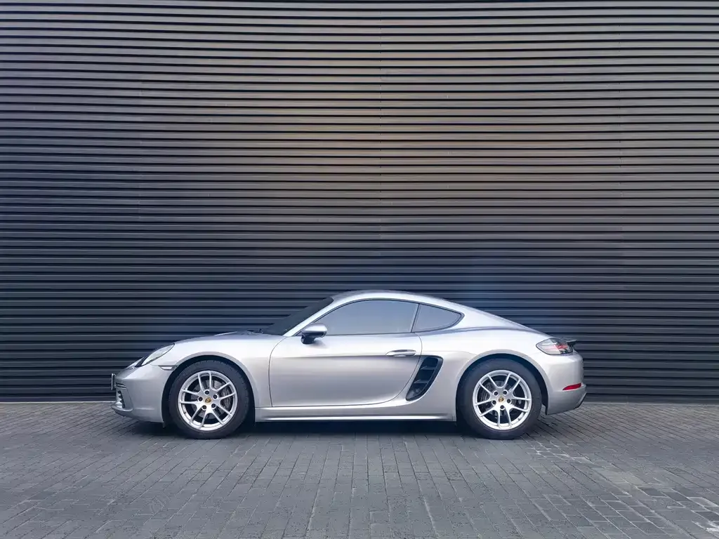 2022 Porsche 718 Cayman 2.0T