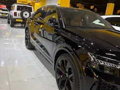 2021 Audi RS Q8 4.0T, чёрный — фото 2
