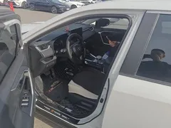 2022 Toyota Wildlander 2.0L CVT 2WD, белый — фото 9