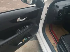 2023 Kia Cerato 1.5L CVT Luxury, белый — фото 7
