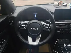 2023 Kia Cerato 1.5L CVT Luxury, белый — фото 15