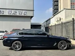 2021 BMW 5 Series 530Li Leading M Sport Package, чёрный — фото 12