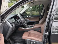 2021 BMW X5 xDrive40i Premium M Sport Package, чёрный — фото 4