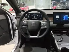 2025 BYD Qin PLUS DM-i PHEV Smart Driving 128km Advance, белый — фото 11