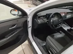 2025 BYD Qin PLUS DM-i PHEV Smart Driving 128km Advance, белый — фото 16
