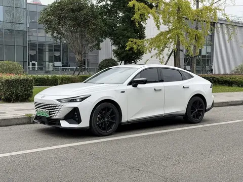 2023 Changan UNI-V iDD PHEV 1.5T 113km