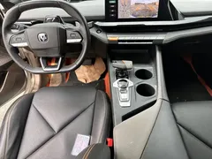 2023 Changan UNI-V 1.5T Premium, белый — фото 5