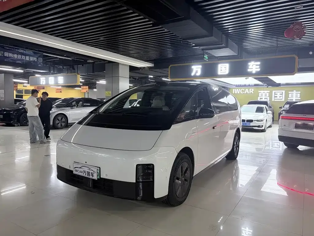 2024 Li Auto MEGA Ultra