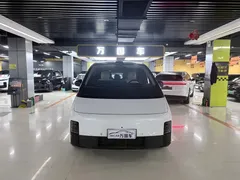 2024 Li Auto MEGA Ultra, белый — фото 2