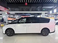 2024 Li Auto MEGA Ultra, белый — фото 5