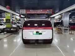 2024 Li Auto MEGA Ultra, белый — фото 9