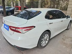 2021 Toyota Camry 2.0G Luxury, белый — фото 3