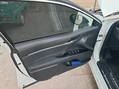 2021 Toyota Camry 2.0G Luxury, белый — фото 7
