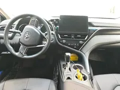 2021 Toyota Camry 2.0G Luxury, белый — фото 12