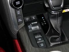2022 Toyota Land Cruiser 3.5T Middle East, белый — фото 19