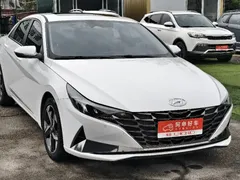 2022 Hyundai Elantra 1.5L CVT LUX Premium, белый — фото 3