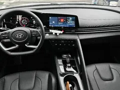 2022 Hyundai Elantra 1.5L CVT LUX Premium, белый — фото 5