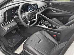 2022 Hyundai Elantra 1.5L CVT LUX Premium, белый — фото 6