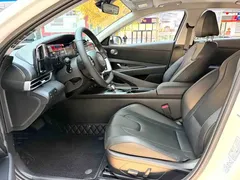 2022 Hyundai Elantra 1.5L CVT LUX Premium, белый — фото 5
