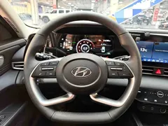 2022 Hyundai Elantra 1.5L CVT LUX Premium, белый — фото 9