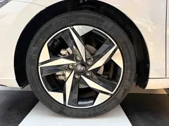 2022 Hyundai Elantra 1.5L CVT LUX Premium, белый — фото 11