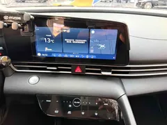 2022 Hyundai Elantra 1.5L CVT LUX Premium, белый — фото 14