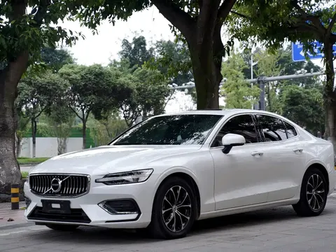2022 Volvo S60 B4 Luxury