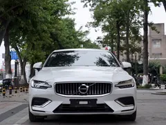2022 Volvo S60 B4 Luxury, белый — фото 2