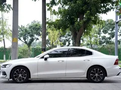 2022 Volvo S60 B4 Luxury, белый — фото 4