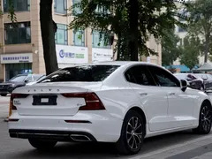2022 Volvo S60 B4 Luxury, белый — фото 18