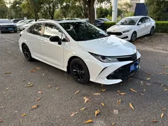 2021 Toyota Corolla TNGA 1.5L CVT GR Sport, белый — фото 3