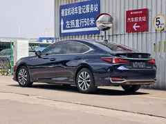 2021 Lexus ES 300h Excellence, синий — фото 5