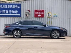 2021 Lexus ES 300h Excellence, синий — фото 7