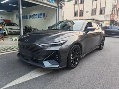 2022 Changan UNI-V 1.5T Premium — фото 1