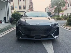 2022 Changan UNI-V 1.5T Premium — фото 3