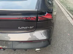 2022 Changan UNI-V 1.5T Premium — фото 12