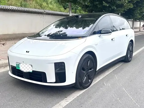 2025 Li Auto i8 Standard